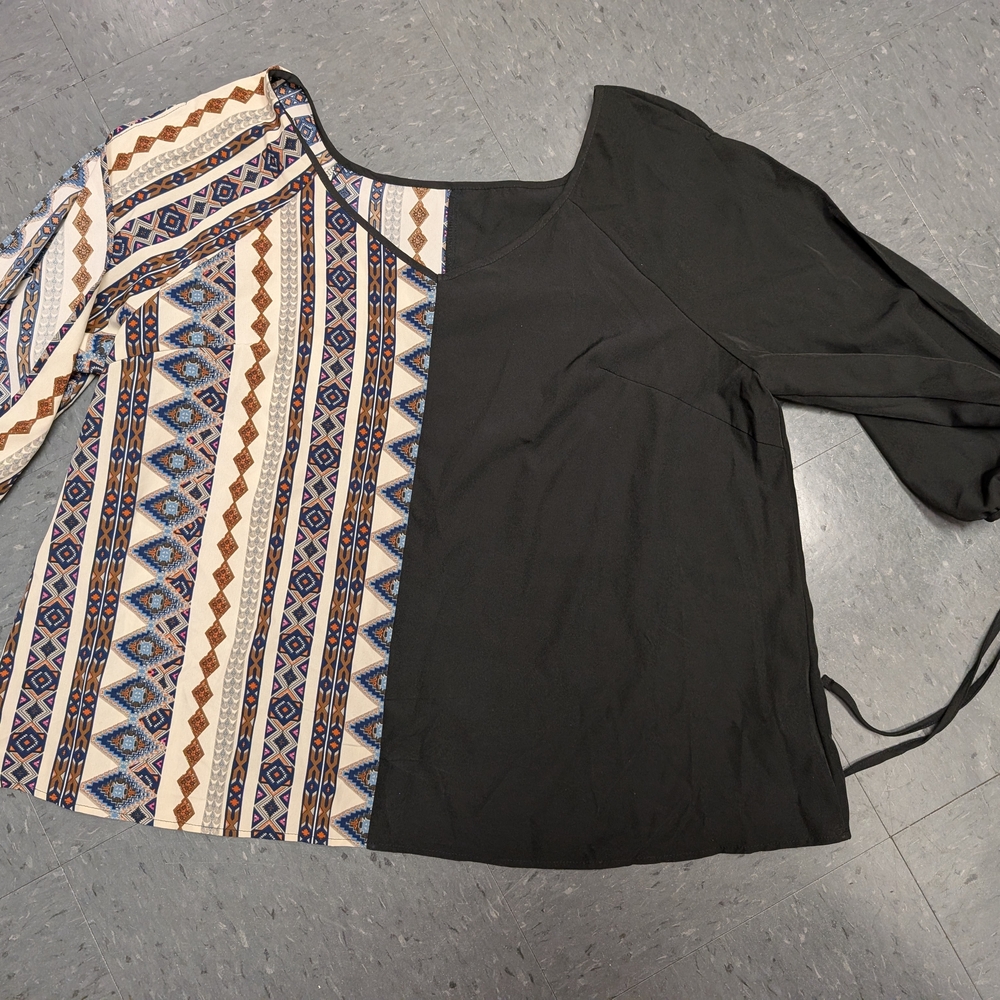 SHEIN Black and Geometric Patterned Blouse - Picture 4 of 4
